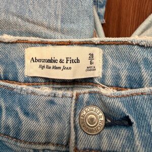 Abercrombie & Fitch High Rise Mom Jeans